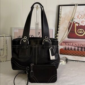 Coach Vintage Hampton Shoulder Bag w/matching Wristlet H0749-F10911